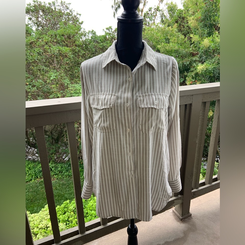 Women’s Max Studio Button down shirt size S